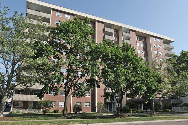 1415-1425 Ghent Avenue, Burlington - Saratoga Village condominiums in dowtown Burlington.