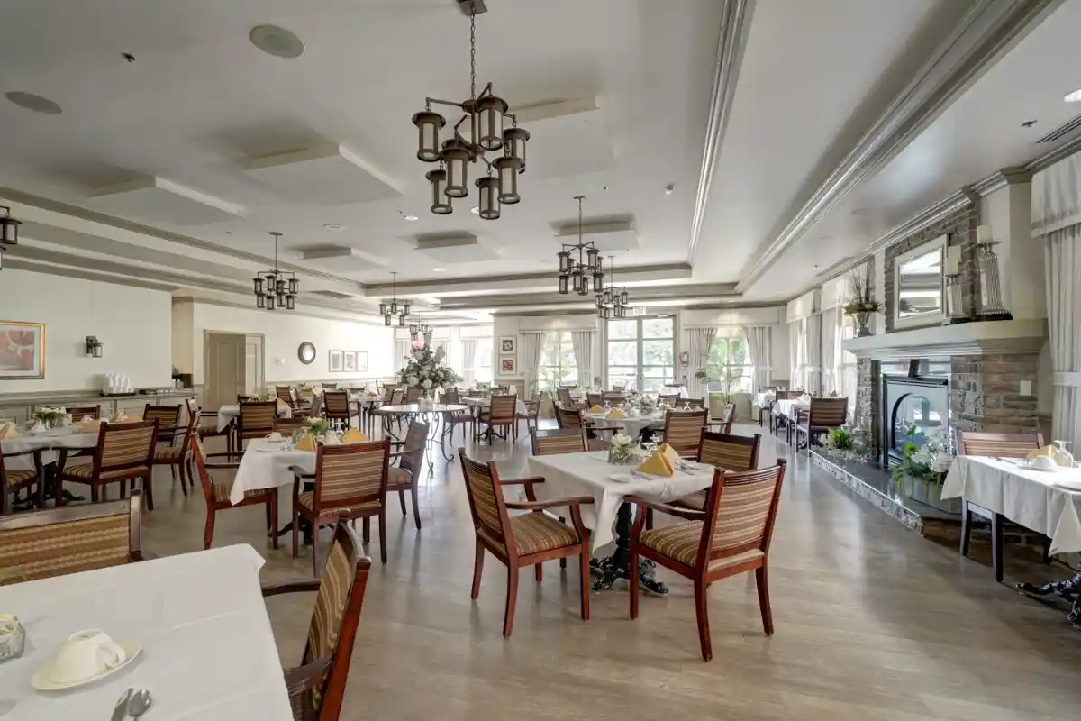 Dining room.