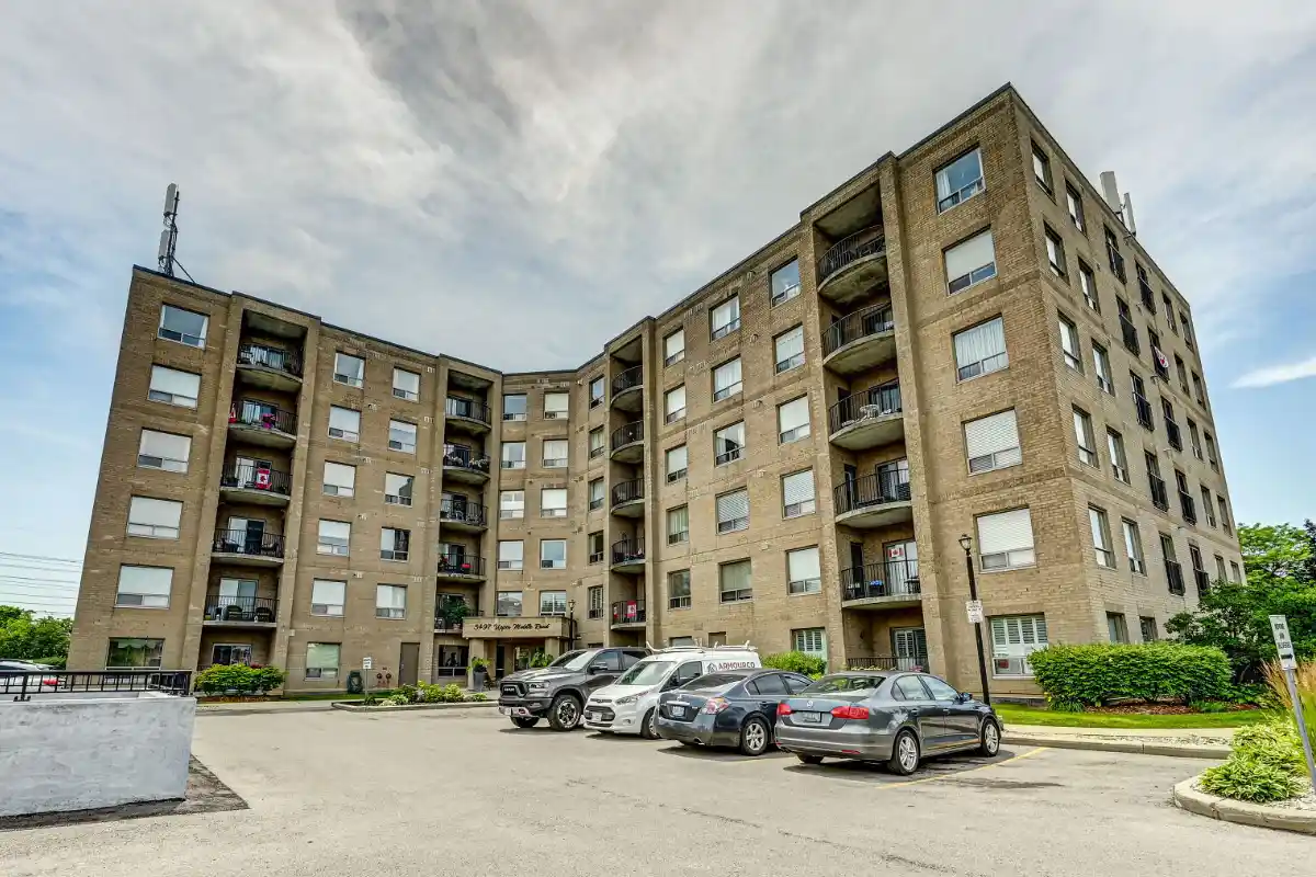 3497 Upper Middle Road, Burlington - The Chelsea condominiums in Headon Forest.